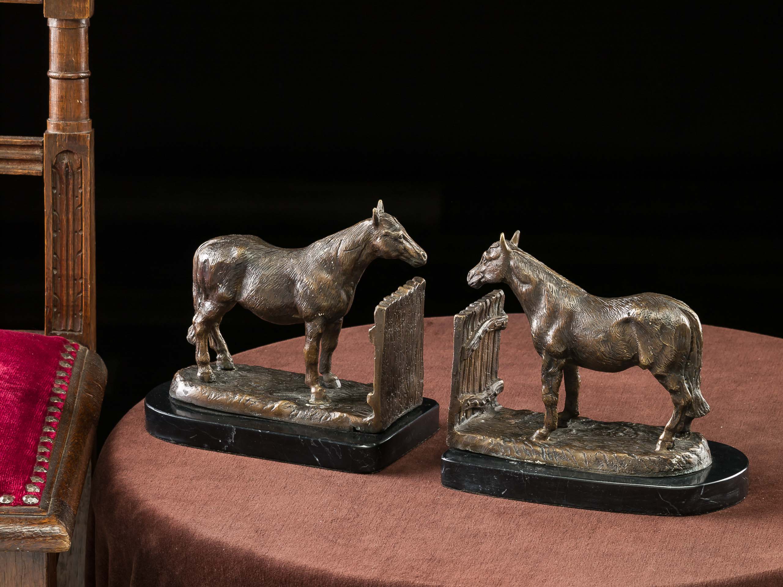 2 BUCHSTÜTZEN BRONZE SKULPTUR FIGUR PFERD BRONZESKULPTUR BRONZEFIGUR BUCH HORSE